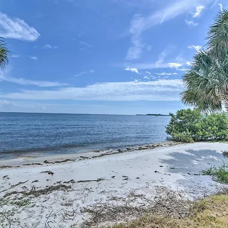 Apartamento Beachfront Cedar Key Retreat With Pool Access! Exterior foto