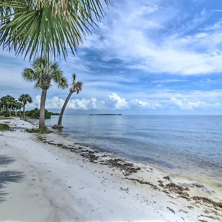 Apartamento Beachfront Cedar Key Retreat With Pool Access! Exterior foto