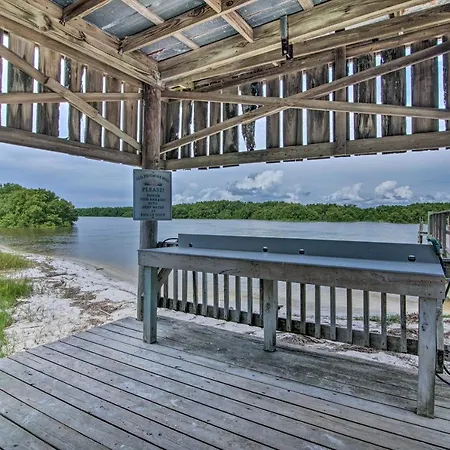 Apartamento Beachfront Cedar Key Retreat With Pool Access! Exterior foto