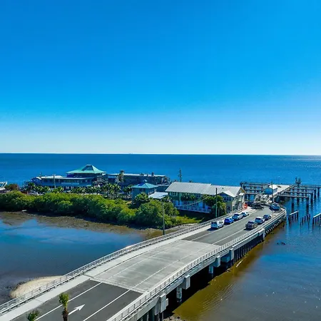 Beachfront Cedar Key Retreat With Pool Access! Exterior photo