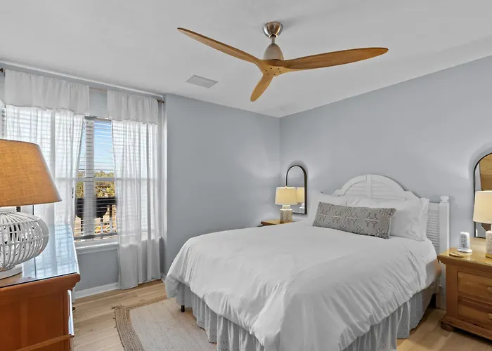 Beachfront Cedar Key Retreat With Pool Access!