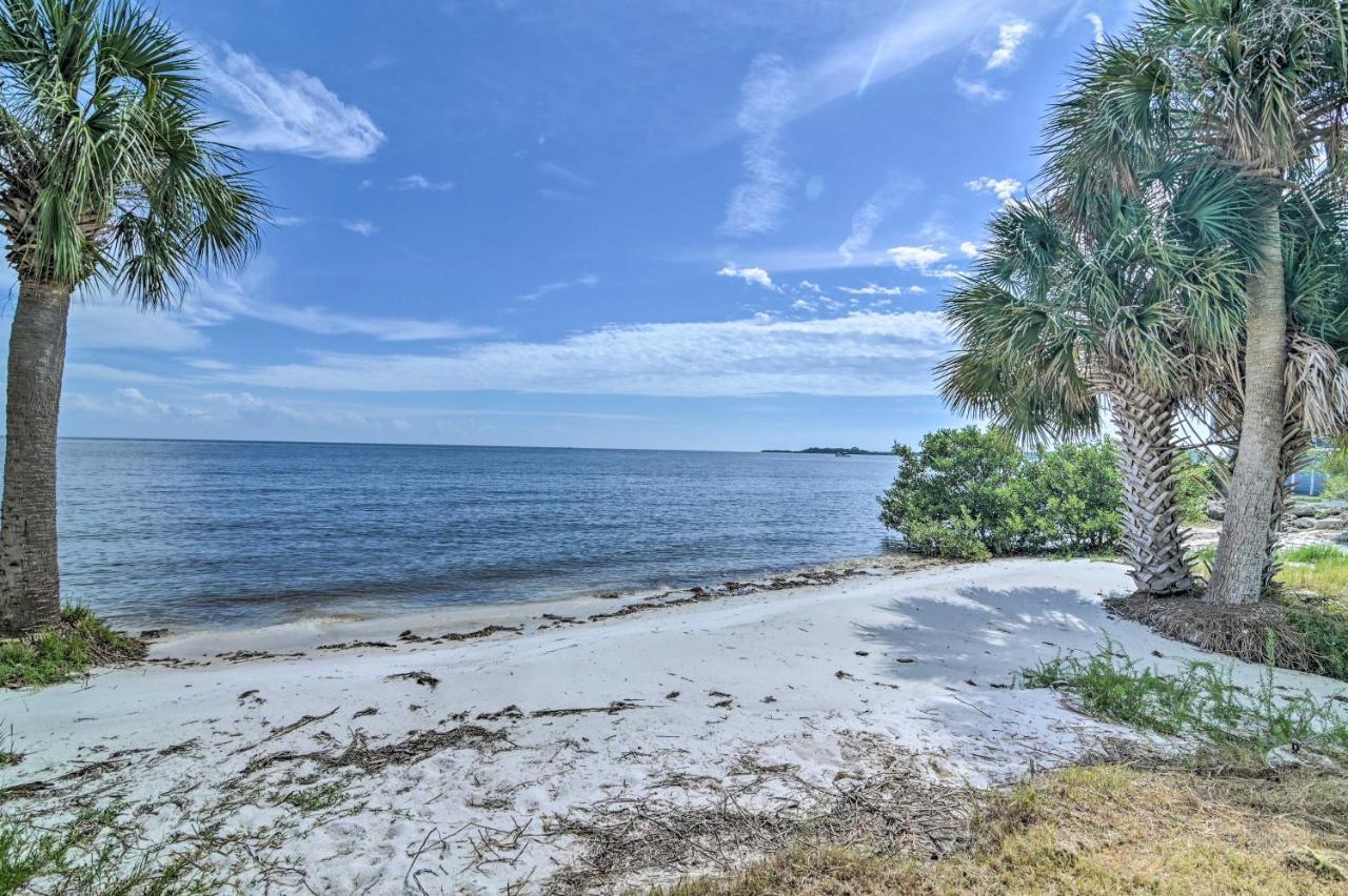 Beachfront Retreat With Pool Access! Appartement *
