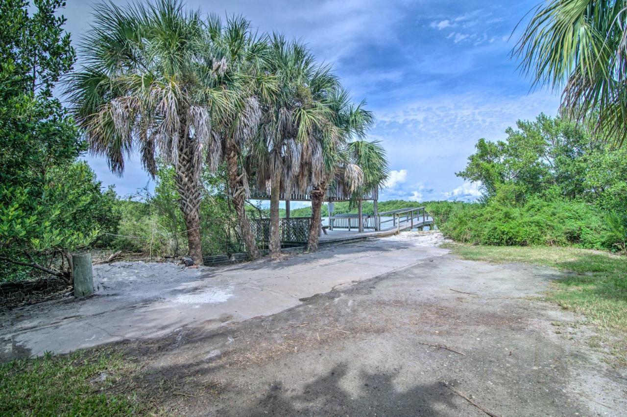 Beachfront Retreat With Pool Access! Appartement