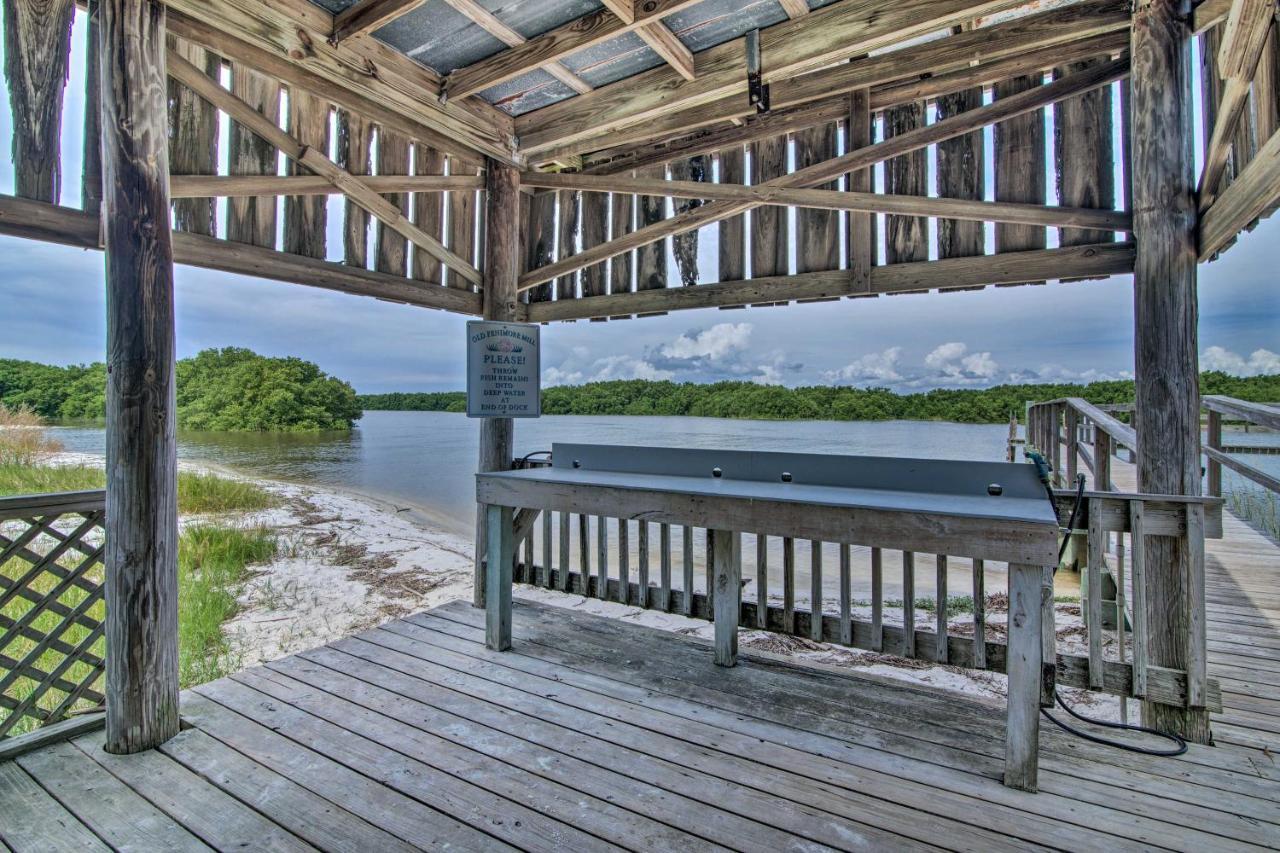 Beachfront Retreat With Pool Access! Cedar Key