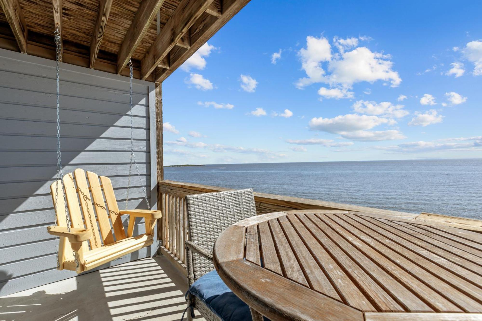 Beachfront Retreat With Pool Access! Appartement *