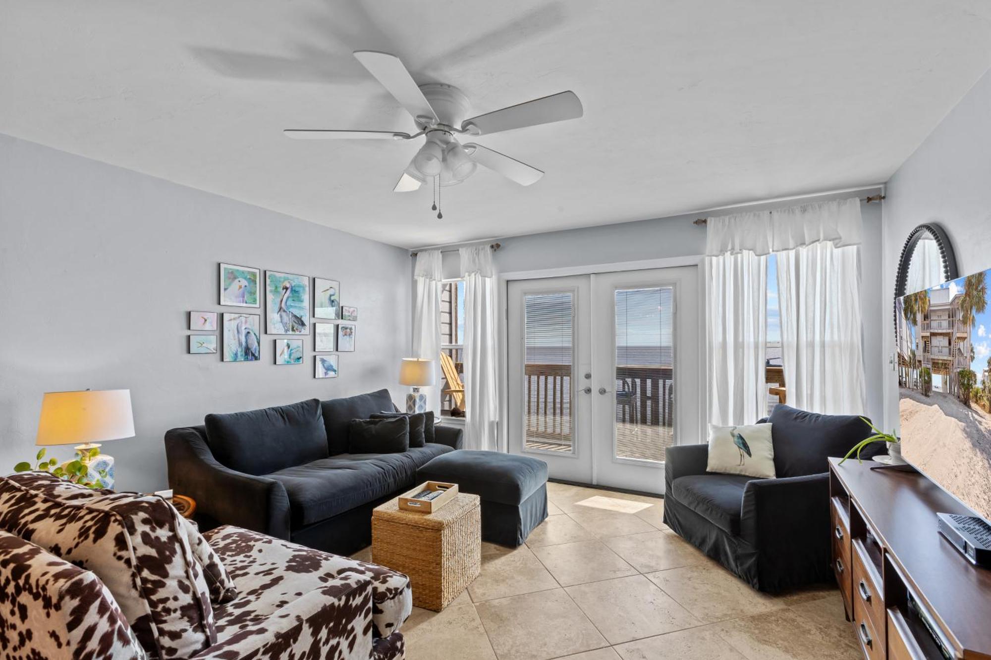 Beachfront Retreat With Pool Access! Appartement