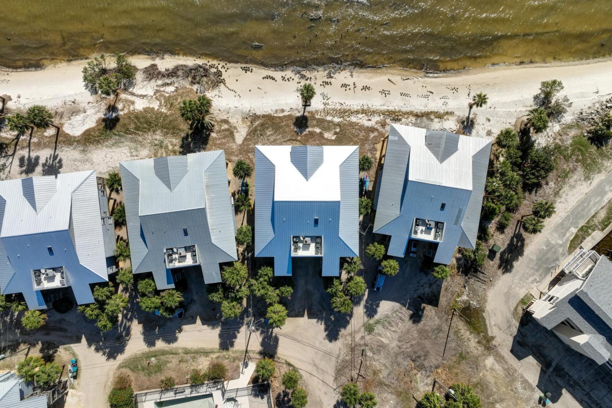 Appartement Beachfront Retreat With Pool Access!
