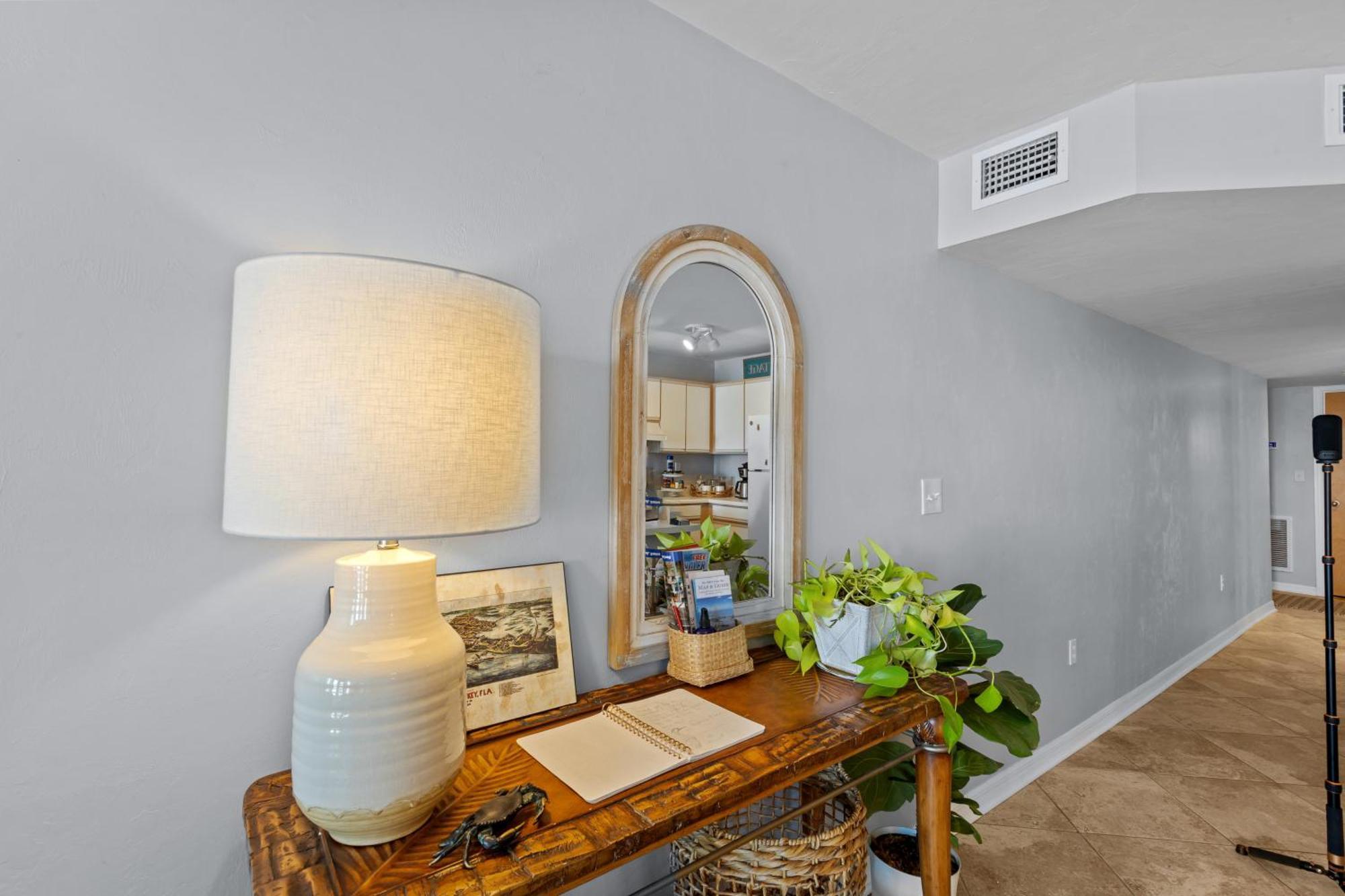 Beachfront Retreat With Pool Access! Appartement