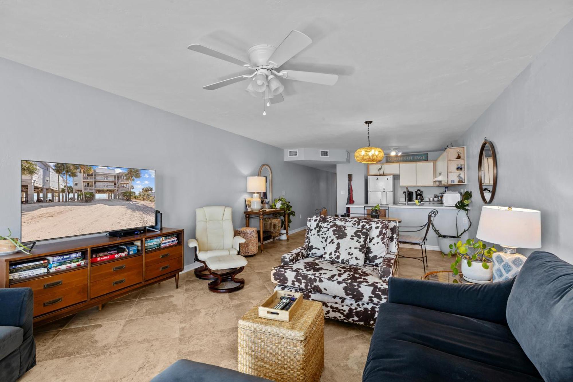 Appartement Beachfront Retreat With Pool Access! *