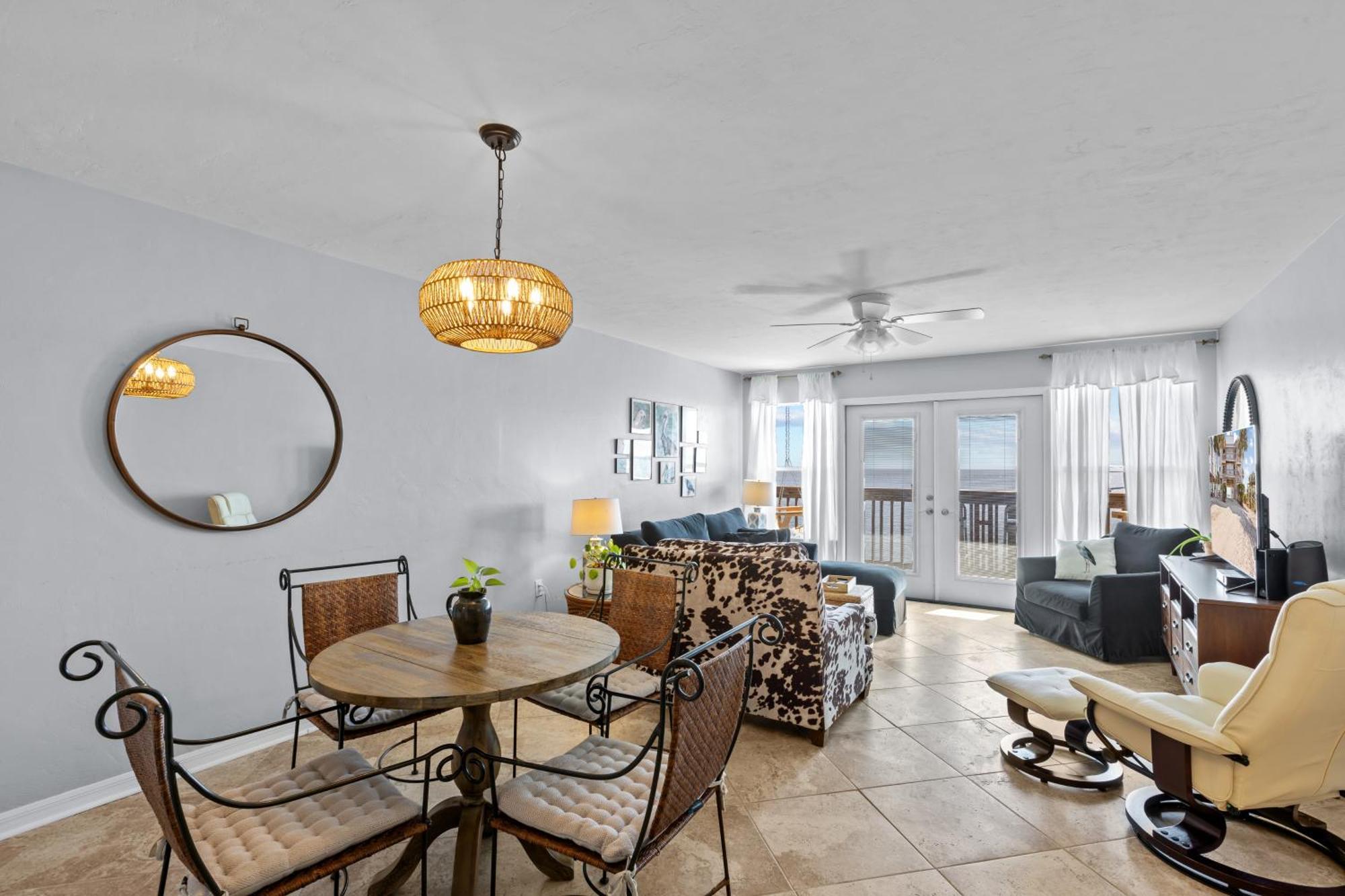 Beachfront Retreat With Pool Access! Cedar Key