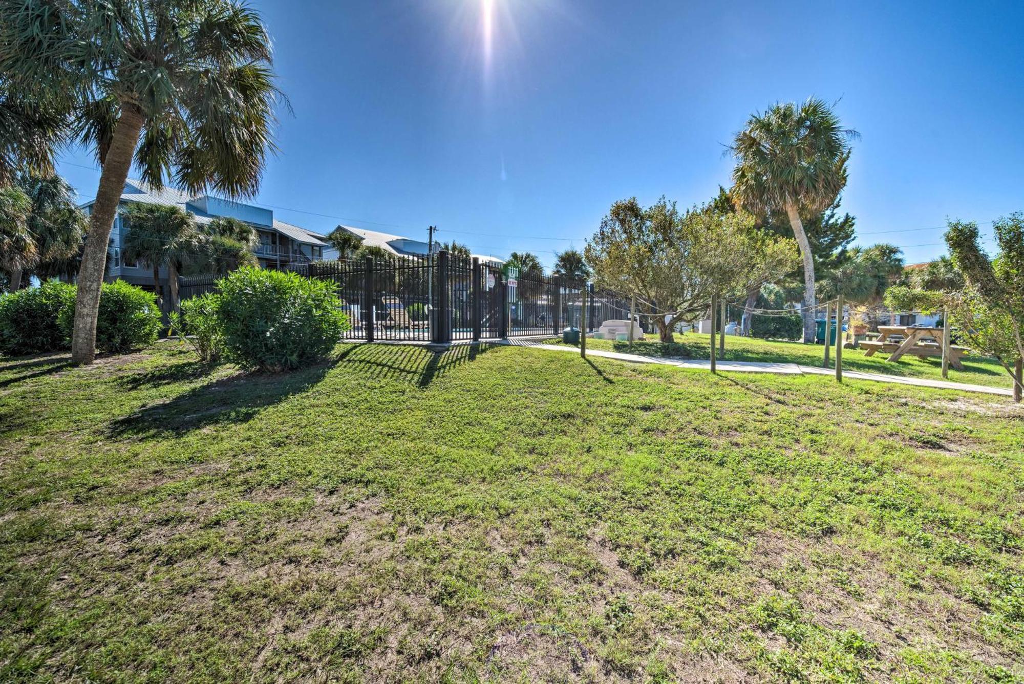 Beachfront Retreat With Pool Access! Cedar Key