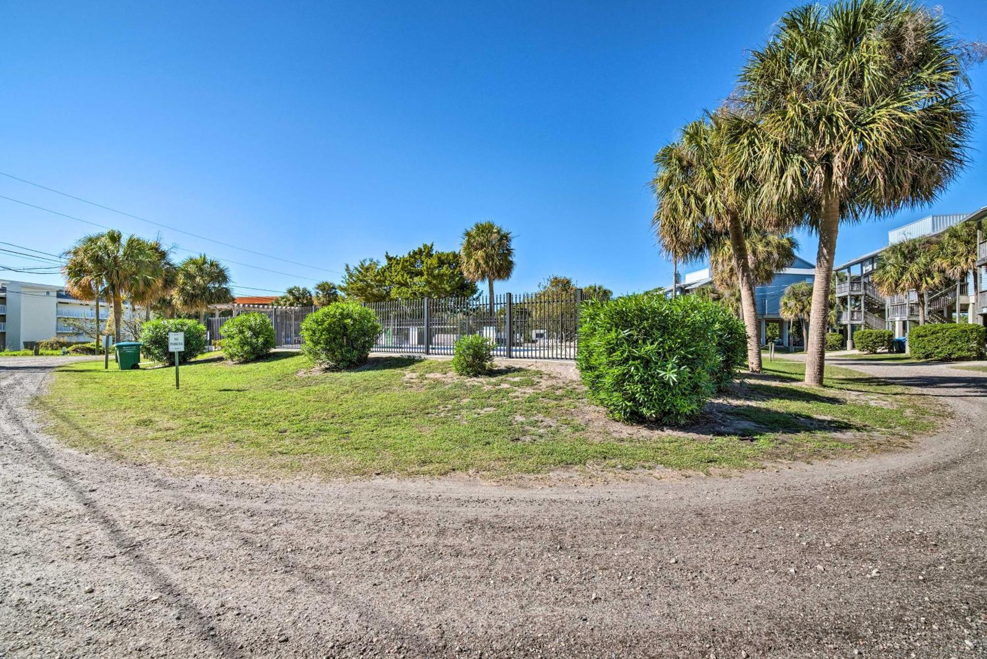 Beachfront Retreat With Pool Access! Apartment