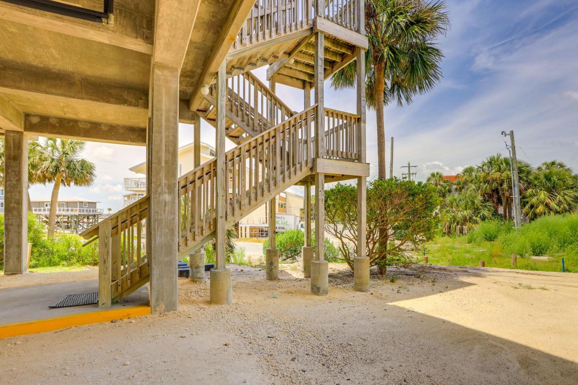 Beachfront Retreat With Pool Access! Apartment