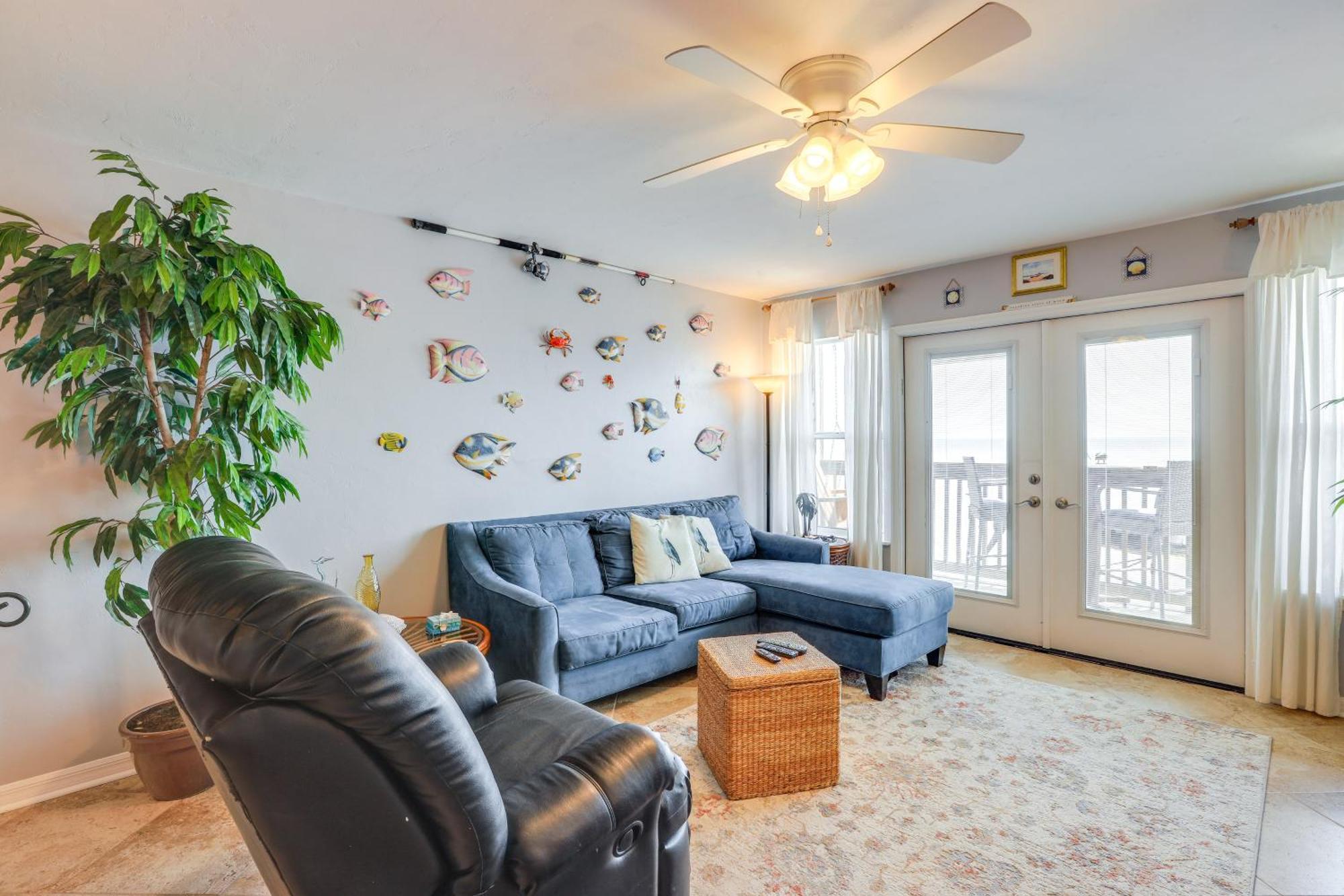Beachfront Retreat With Pool Access! Apartment Cedar Key
