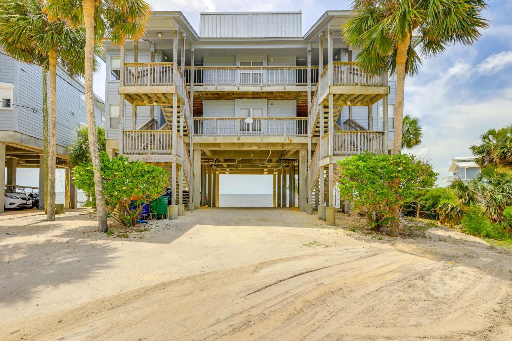 Beachfront Retreat With Pool Access!