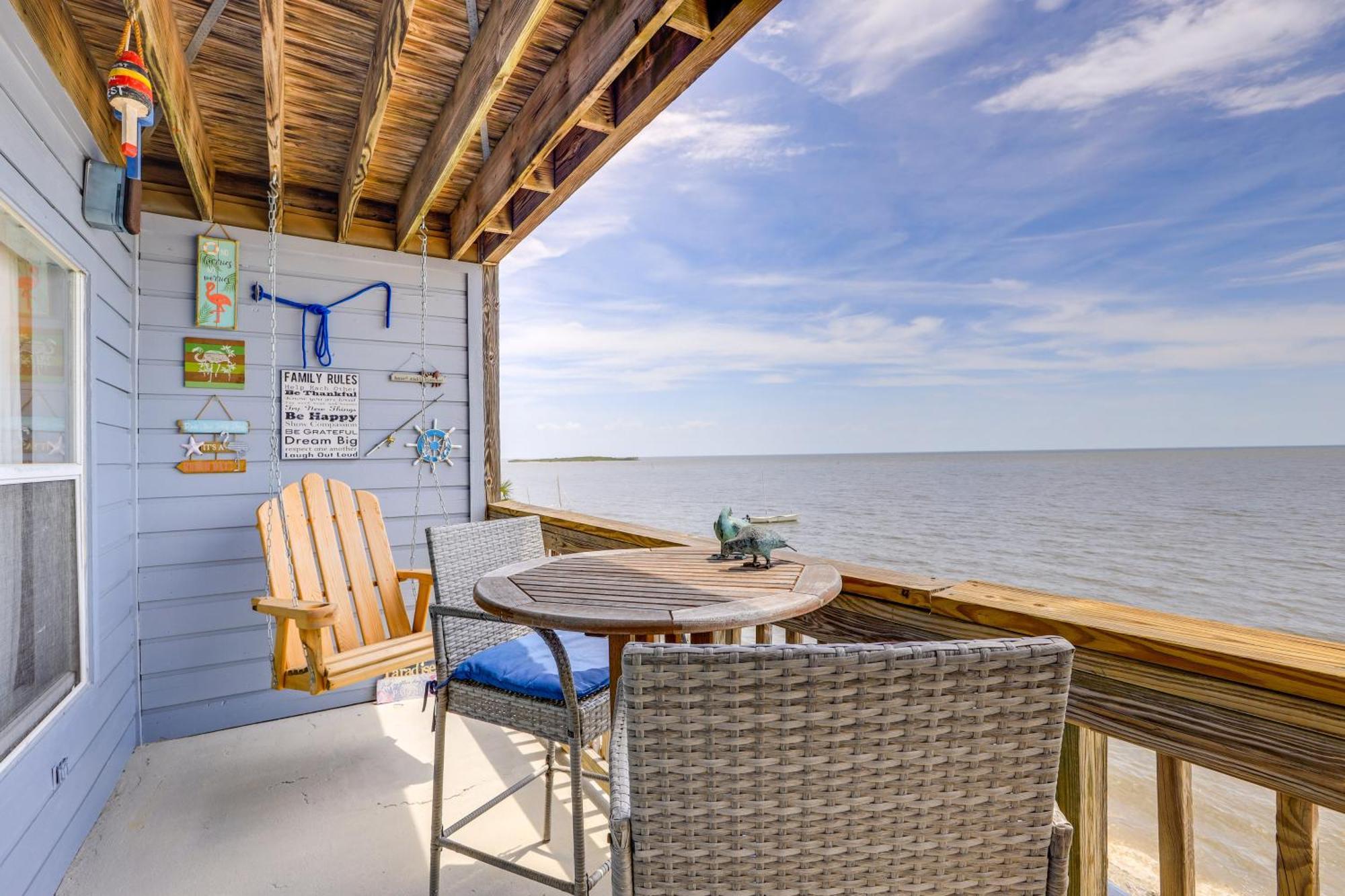 Beachfront Retreat With Pool Access! *