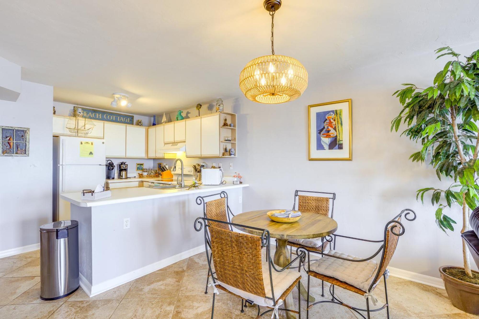 Apartment Beachfront Retreat With Pool Access!